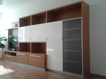 Obývací stěny a skříňky na míru